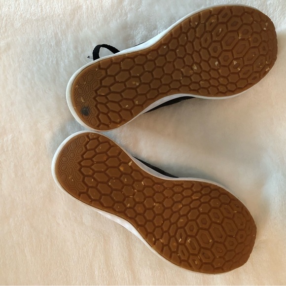 New Balance black sneakers SZ 6 EUC - Picture 5 of 7